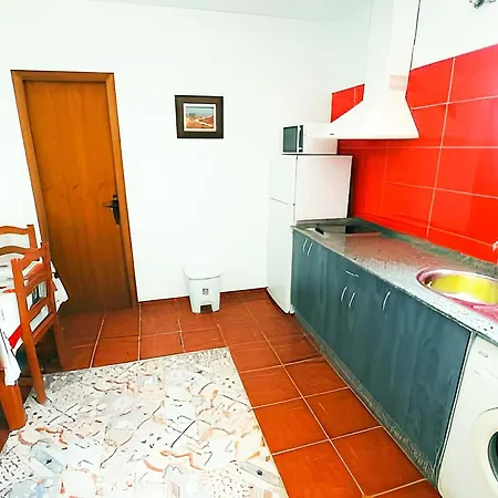 Apartment Con Aire Acondicionado Y Garaje En - Es-180-46 *